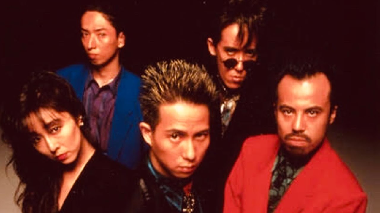 BARBEE BOYS（バービーボーイズ）は、ツインボーカル編成の男女5人組で構成される日本のロックバンド。 ... 1982年結成され、1984年デビューした。1992年に解散。